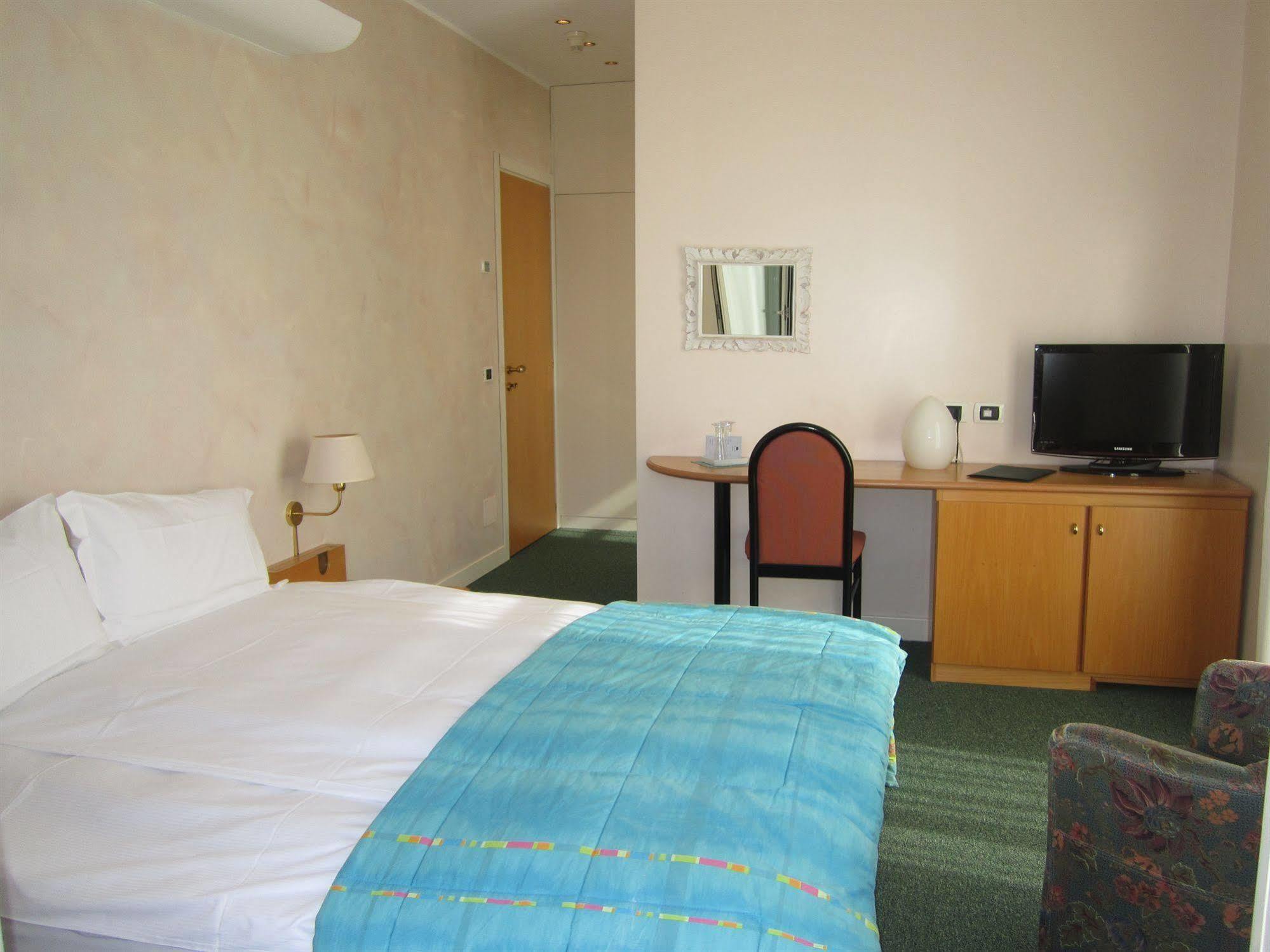 Hotel La Villa Gravedona Bagian luar foto