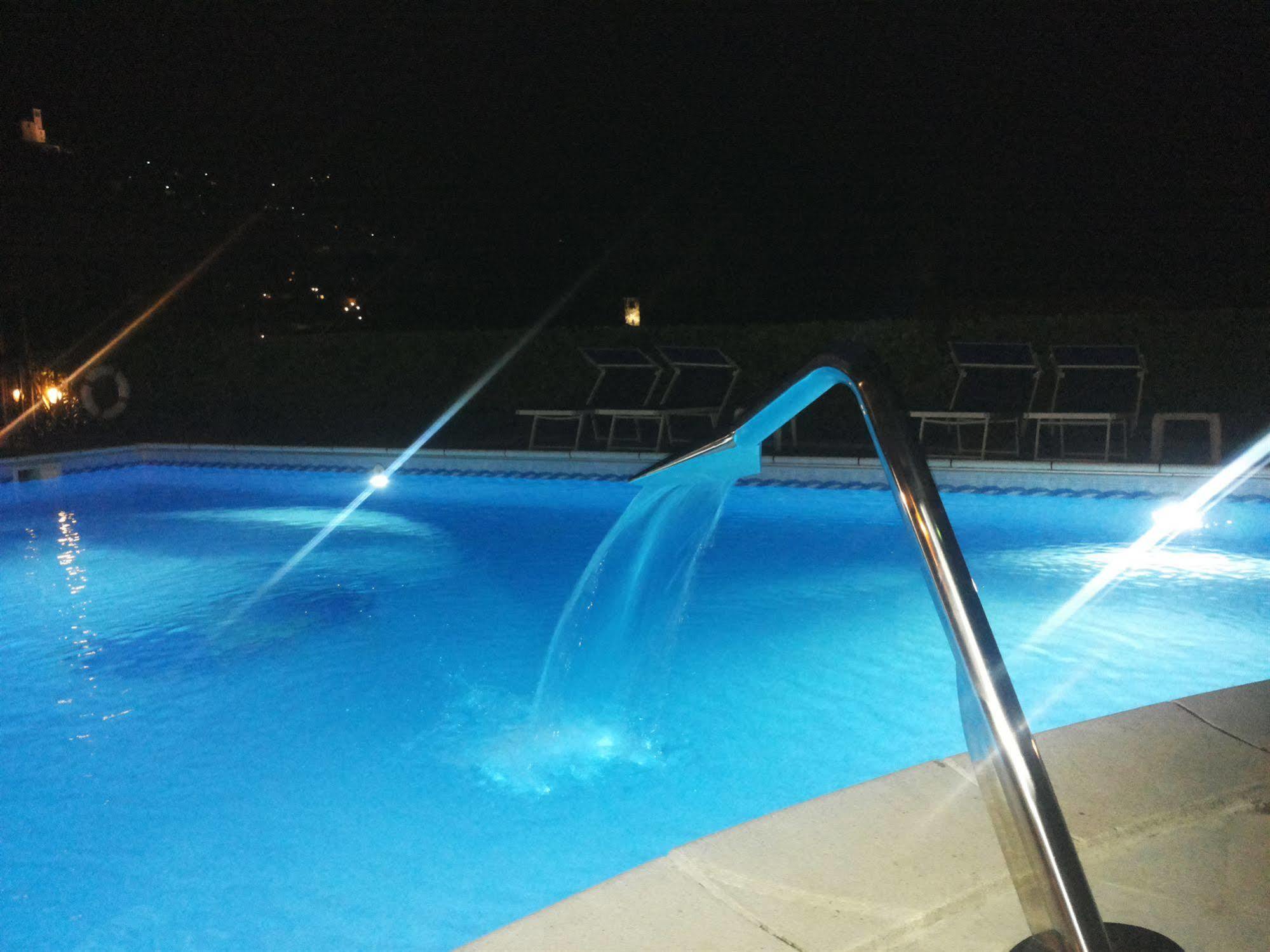 Hotel La Villa Gravedona Bagian luar foto
