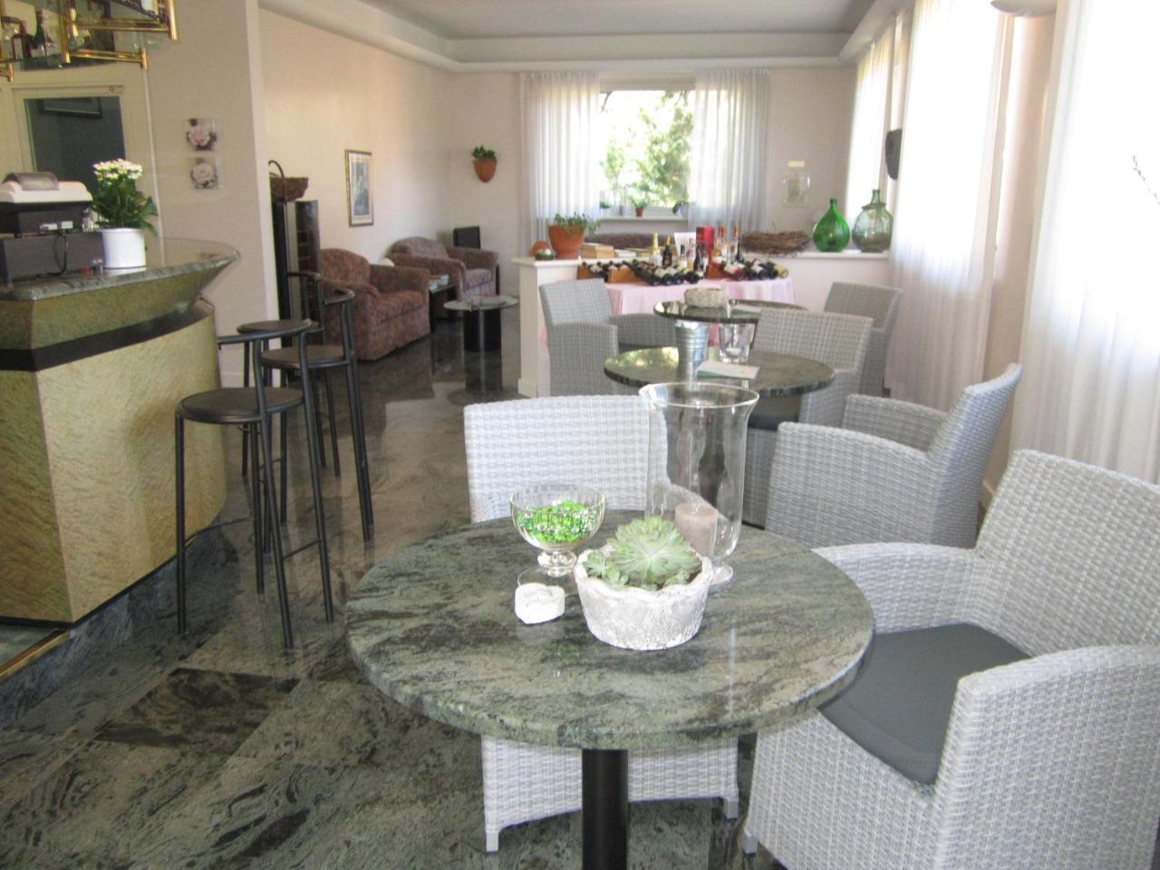 Hotel La Villa Gravedona Bagian luar foto